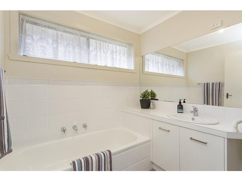 385 Paul Ave, Lavington NSW 2641