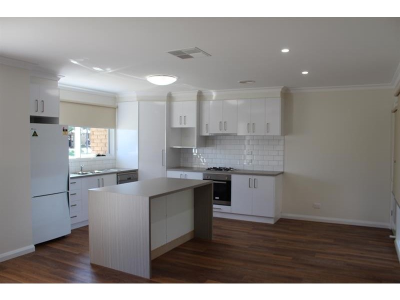 384 Dale  Cres, Lavington NSW 2641