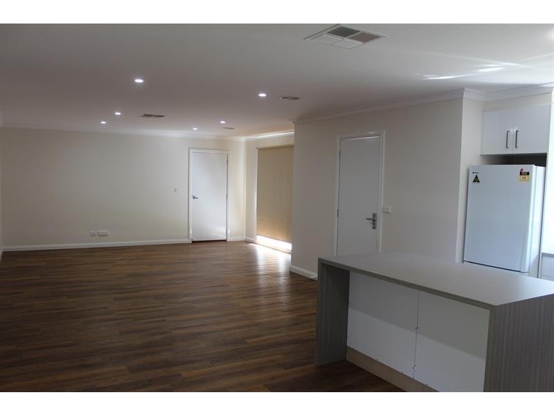 384 Dale  Cres, Lavington NSW 2641