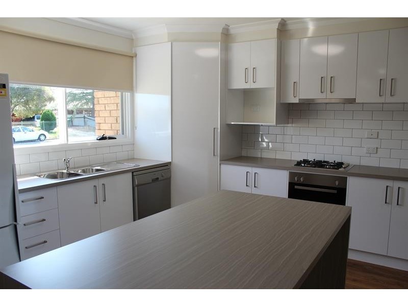 384 Dale  Cres, Lavington NSW 2641