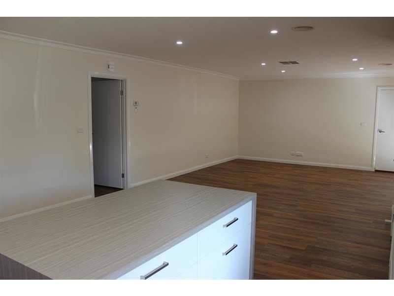 384 Dale  Cres, Lavington NSW 2641