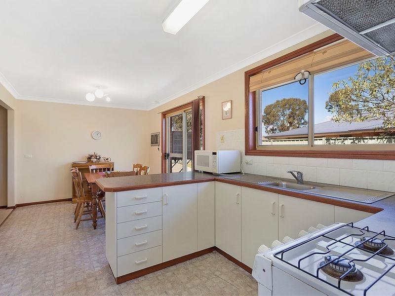 8/16 Keatinge Ct, Lavington NSW 2641
