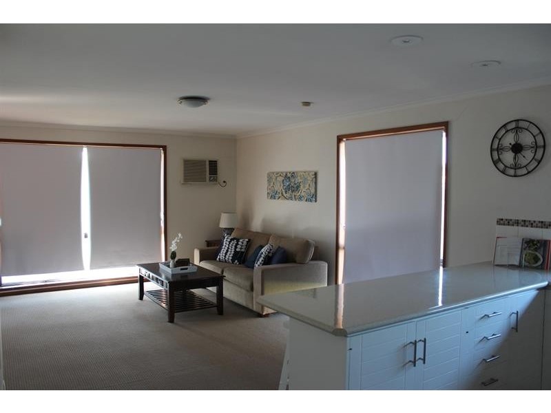 1/379 Parnall St, Lavington NSW 2641