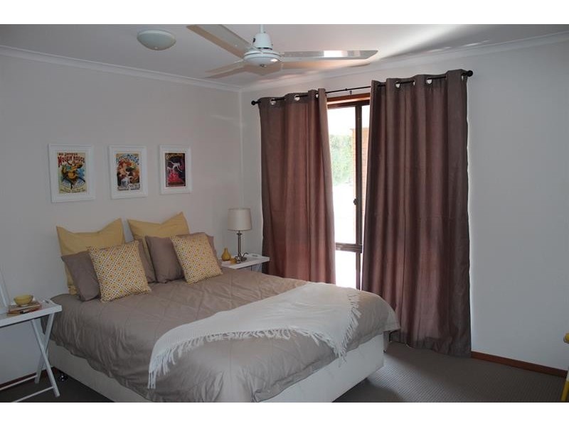 1/379 Parnall St, Lavington NSW 2641