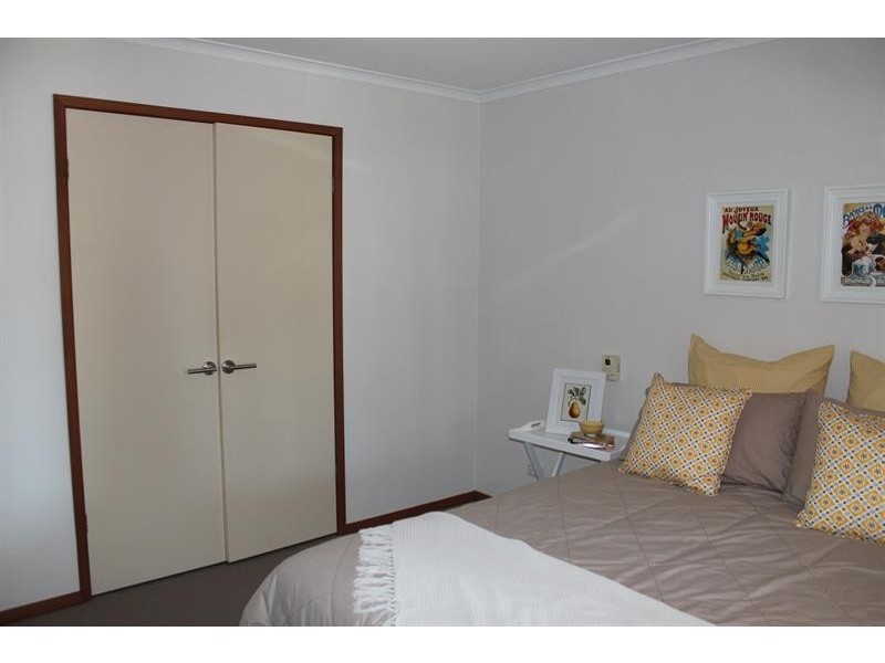 1/379 Parnall St, Lavington NSW 2641