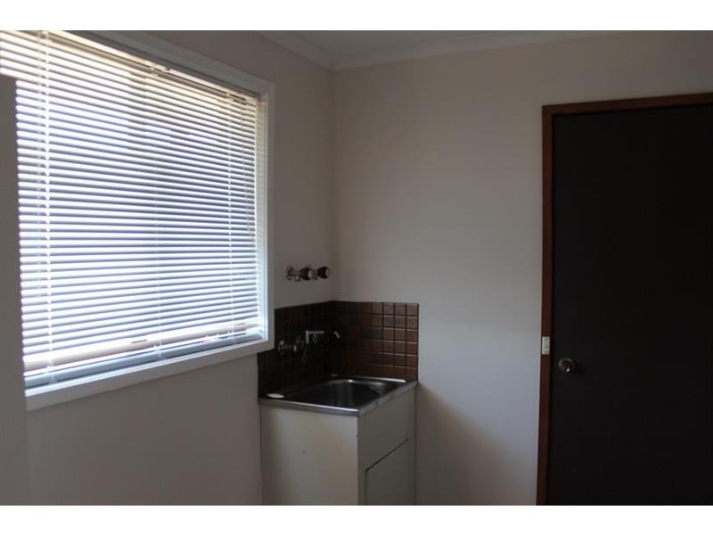 1/379 Parnall St, Lavington NSW 2641