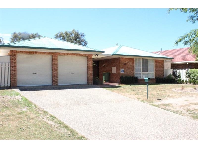 43 Saville Avenue, Lavington NSW 2641