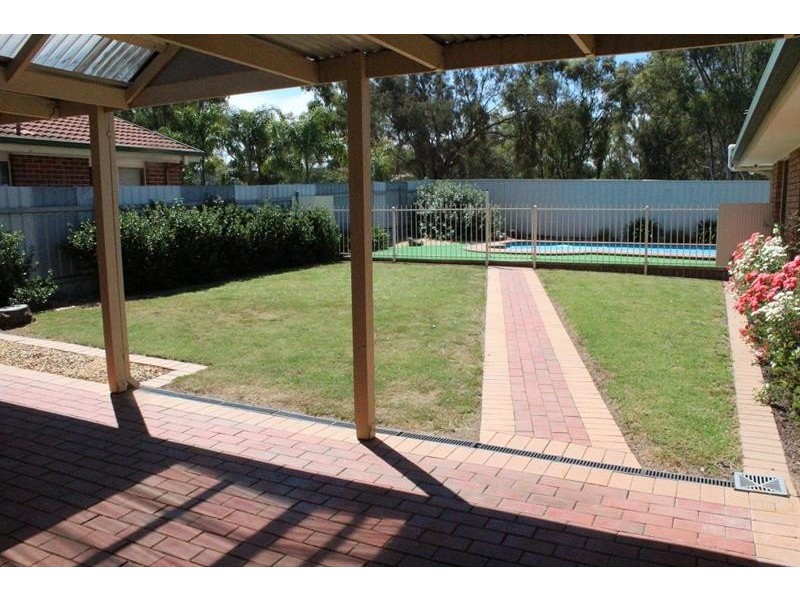 43 Saville Avenue, Lavington NSW 2641