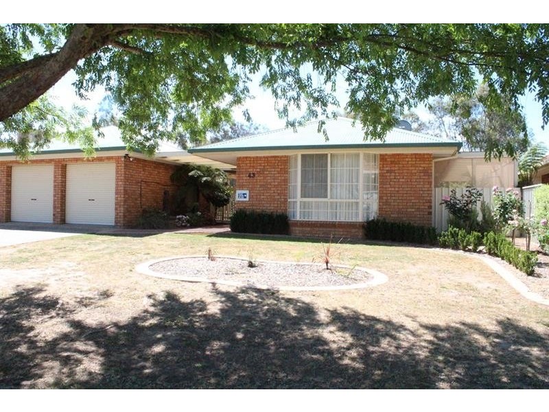 43 Saville Avenue, Lavington NSW 2641