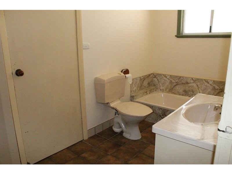 35 Townsend St, Howlong NSW 2643