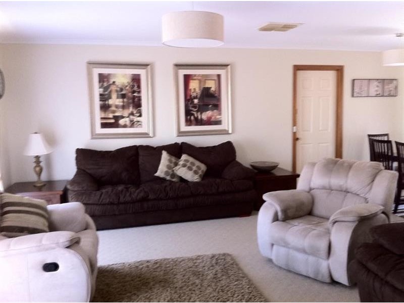 41 Saville Ave, Lavington NSW 2641