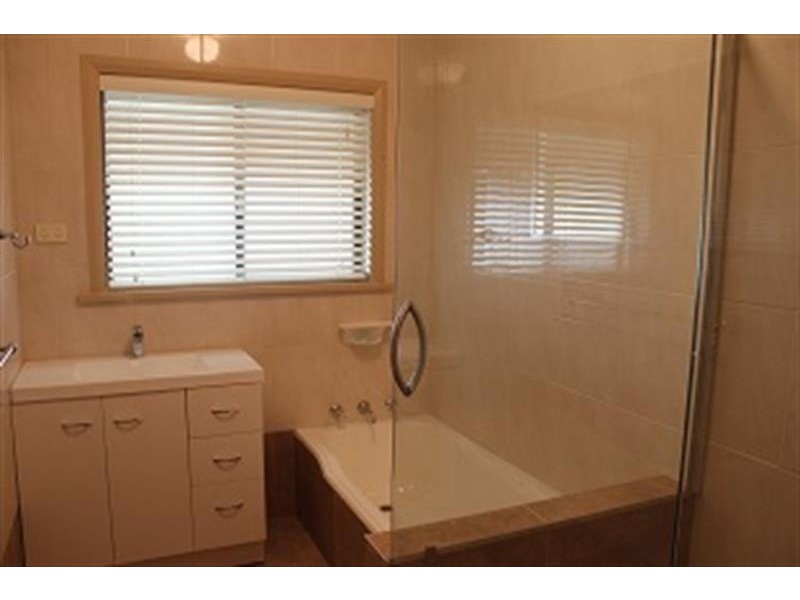 162 Hoddle  St, Howlong NSW 2643
