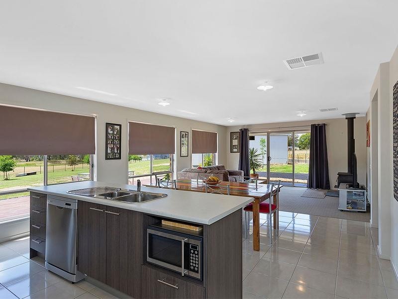 99 Greenwood Rd, Gerogery NSW 2642