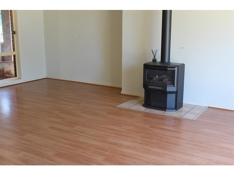 8 Queen St, Walla Walla NSW 2659
