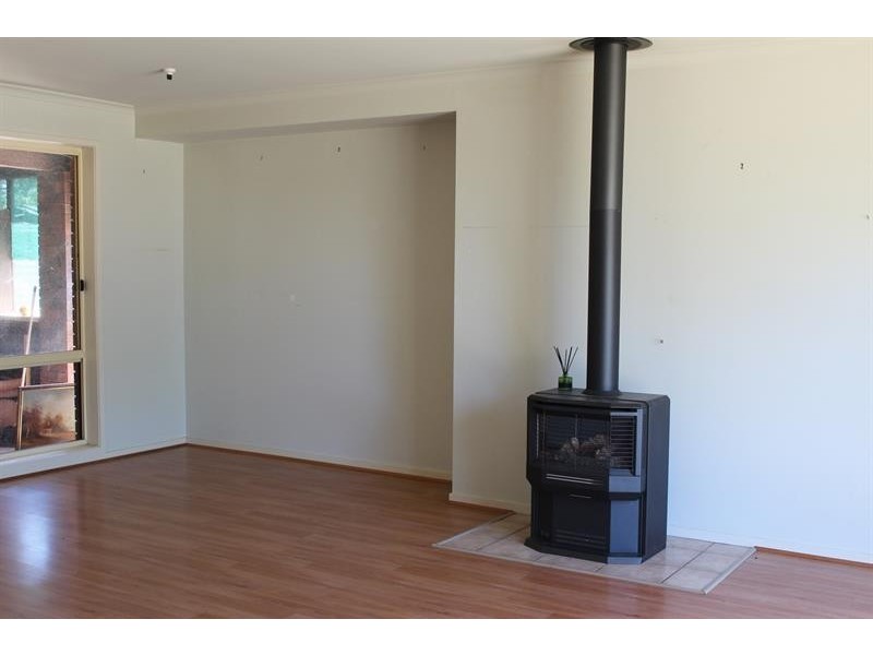 8 Queen St, Walla Walla NSW 2659