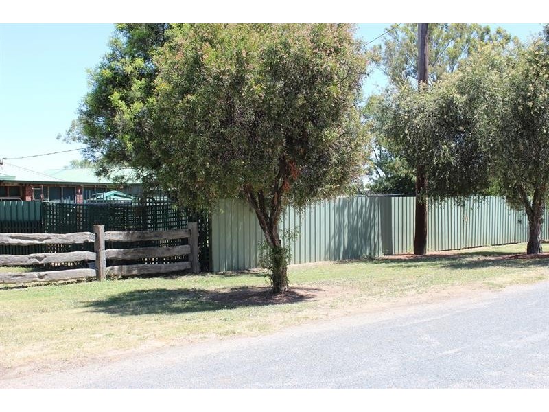 8 Queen St, Walla Walla NSW 2659