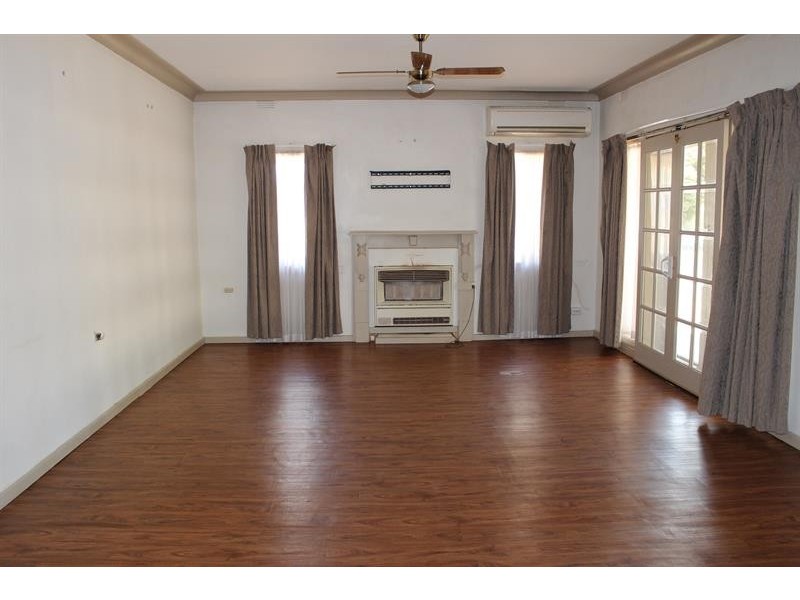 494 Danes St, Lavington NSW 2641