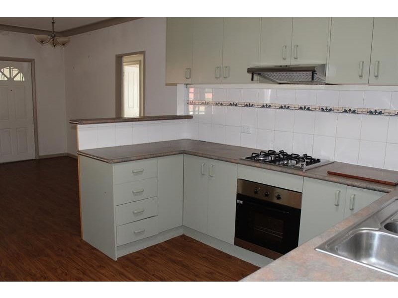 494 Danes St, Lavington NSW 2641