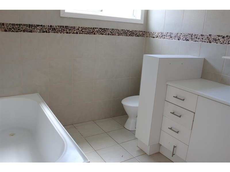 494 Danes St, Lavington NSW 2641