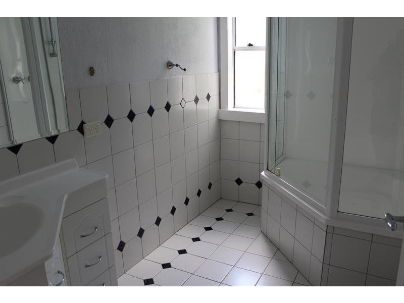 494 Danes St, Lavington NSW 2641