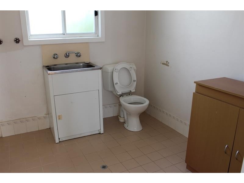 494 Danes St, Lavington NSW 2641