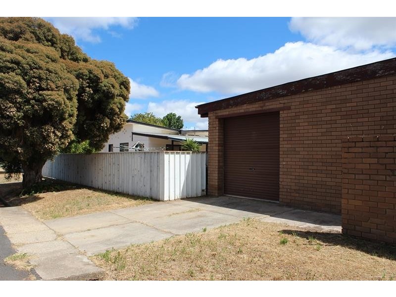 494 Danes St, Lavington NSW 2641