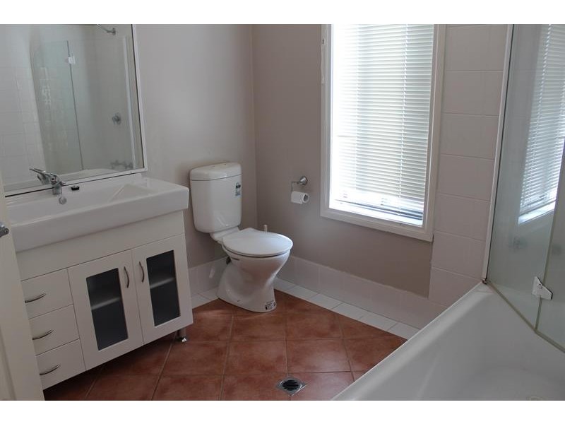 9/419 McDonald  Rd, Lavington NSW 2641