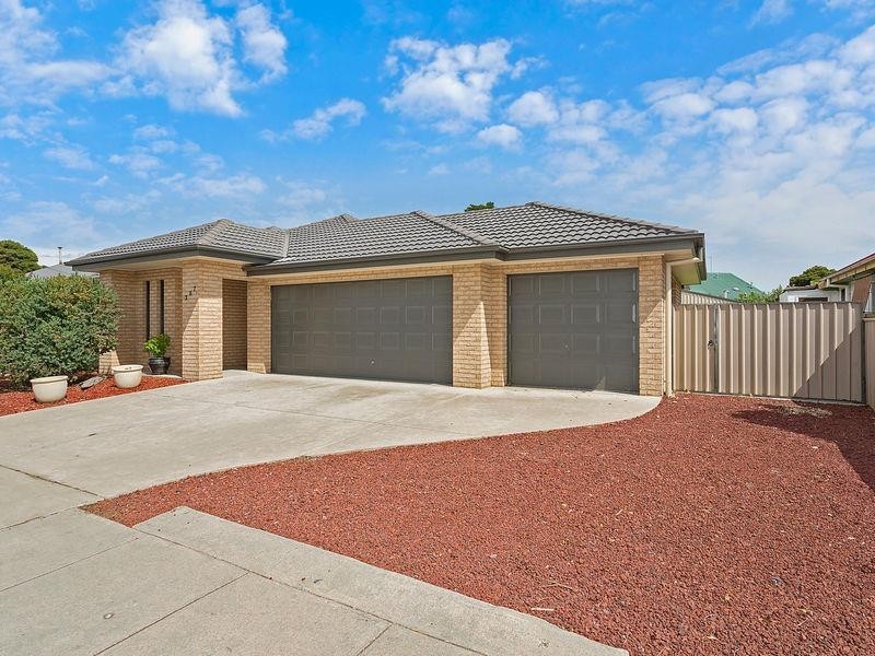 387 Griffith Rd, Lavington NSW 2641