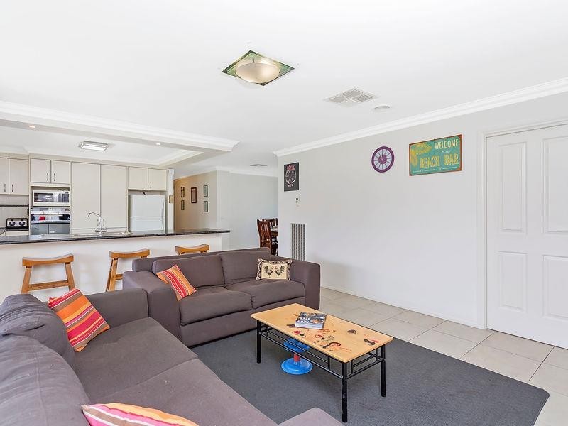 387 Griffith Rd, Lavington NSW 2641