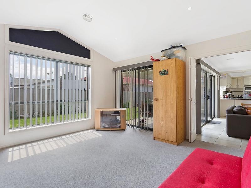 387 Griffith Rd, Lavington NSW 2641