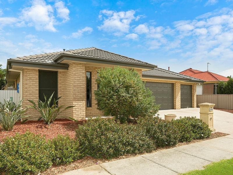 387 Griffith Rd, Lavington NSW 2641