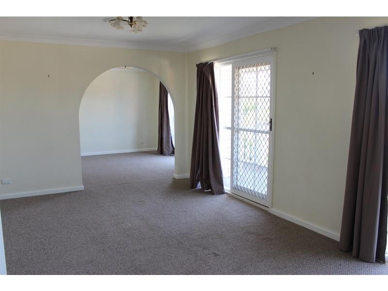 2/10 Bruno Pl, Lavington NSW 2641