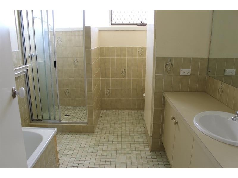 2/10 Bruno Pl, Lavington NSW 2641