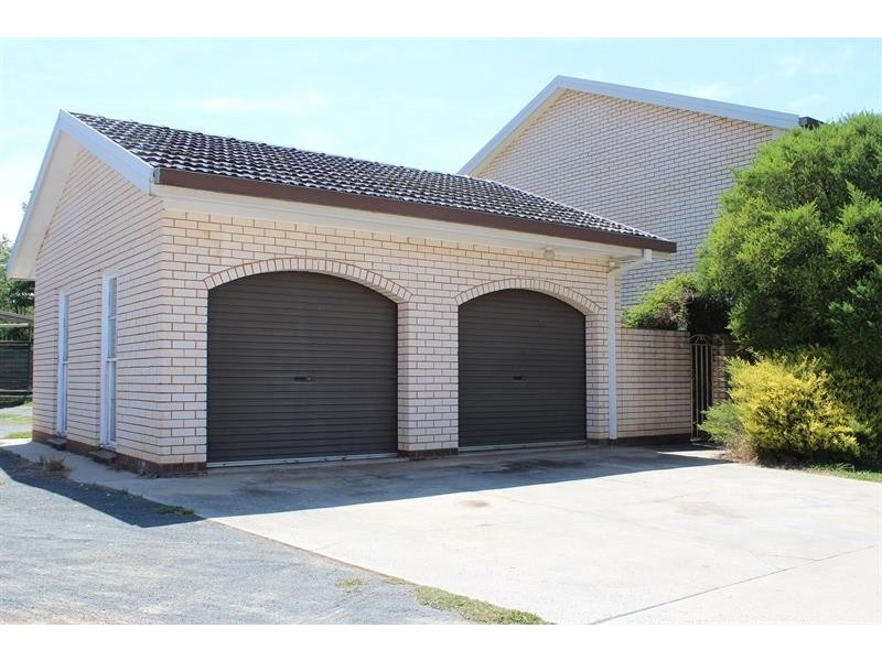 2/10 Bruno Pl, Lavington NSW 2641