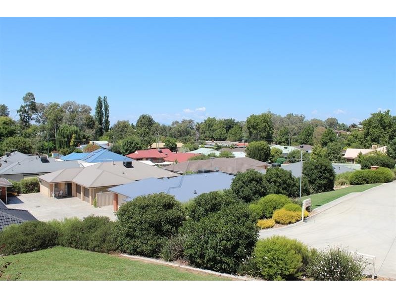 2/10 Bruno Pl, Lavington NSW 2641