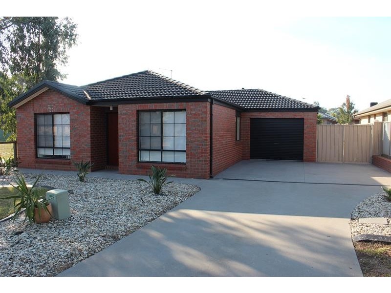 8 Quandong Rd, Thurgoona NSW 2640