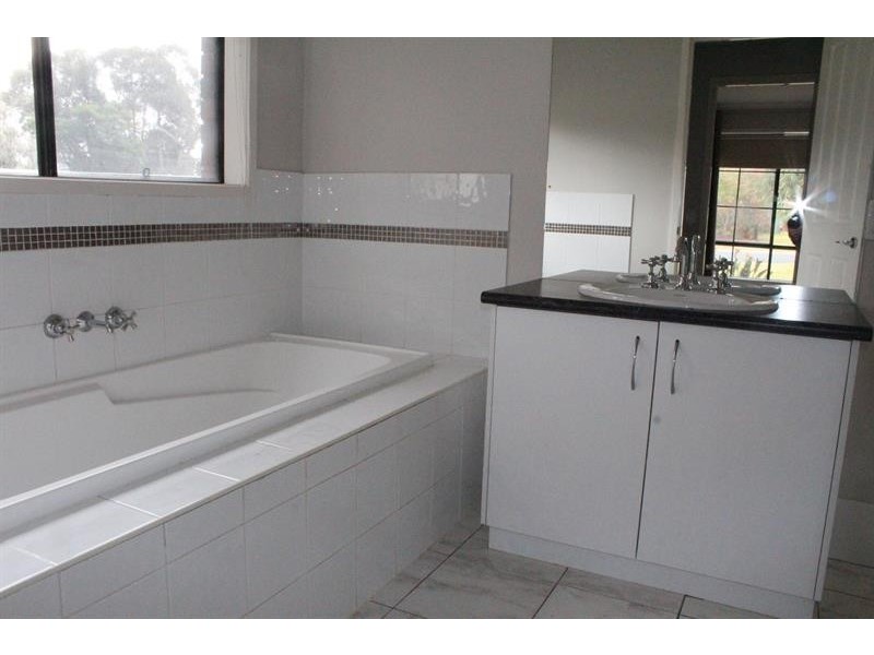8 Quandong Rd, Thurgoona NSW 2640