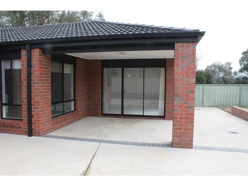 8 Quandong Rd, Thurgoona NSW 2640