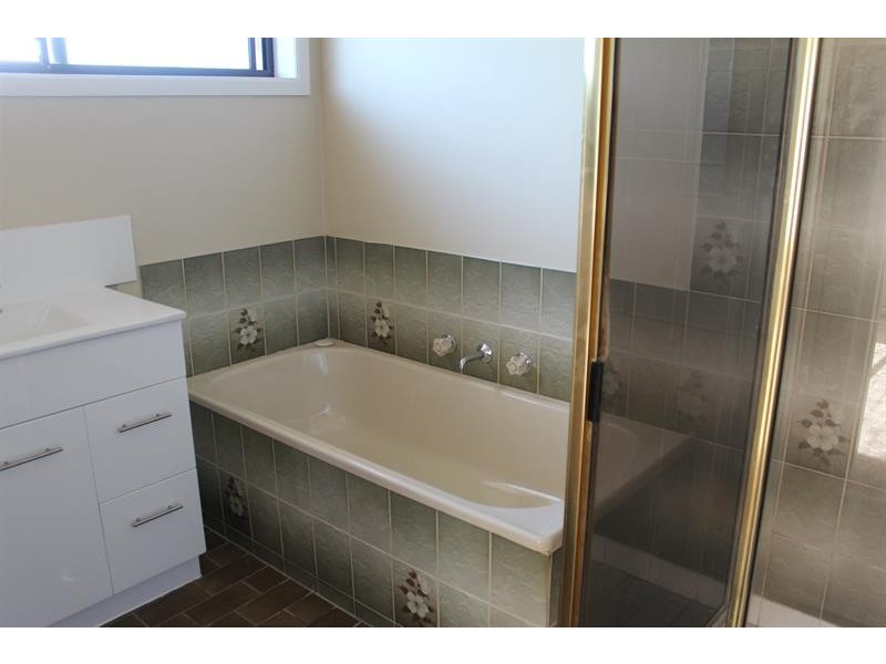 2/424 Kaylock  Rd, Lavington NSW 2641