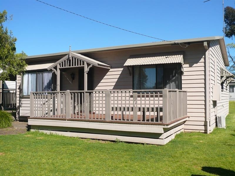 17 Brush Box St, Lake Hume Village NSW 3691