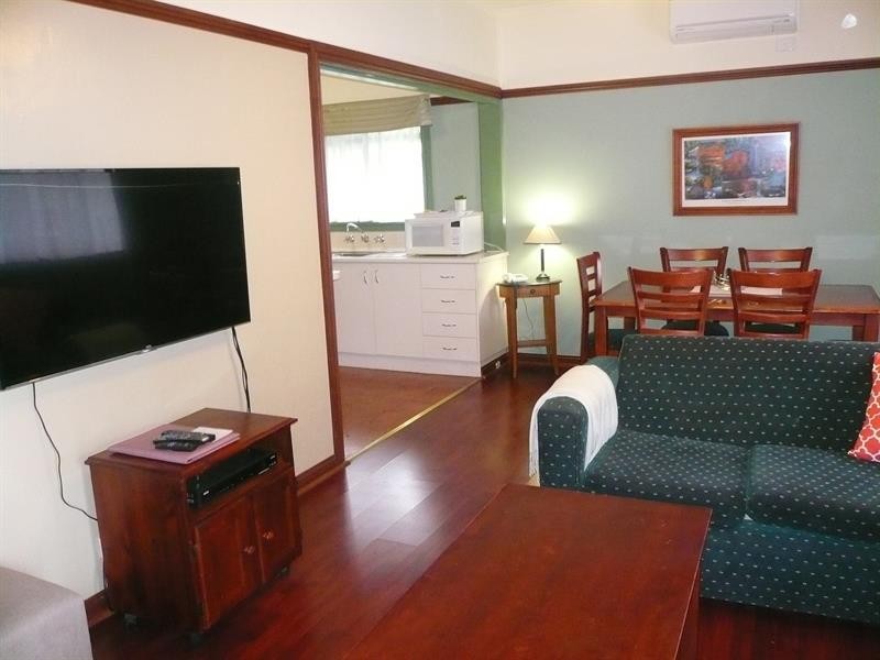 17 Brush Box St, Lake Hume Village NSW 3691