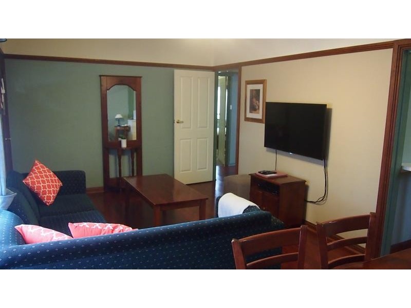 17 Brush Box St, Lake Hume Village NSW 3691