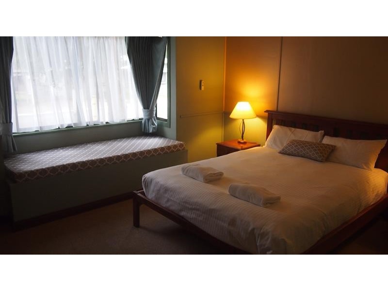 17 Brush Box St, Lake Hume Village NSW 3691