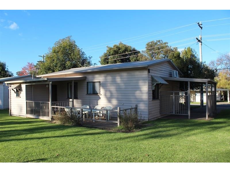 17 Brush Box St, Lake Hume Village NSW 3691
