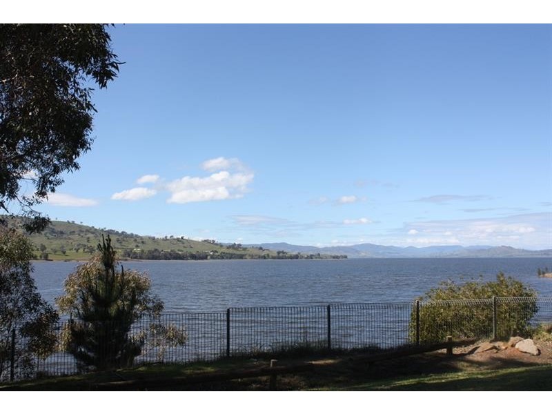 17 Brush Box St, Lake Hume Village NSW 3691