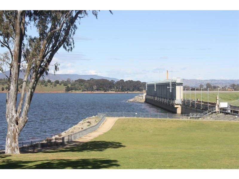 17 Brush Box St, Lake Hume Village NSW 3691