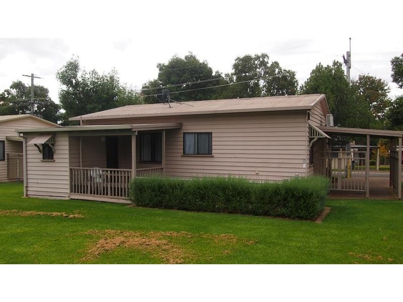 17 Brush Box St, Lake Hume Village NSW 3691