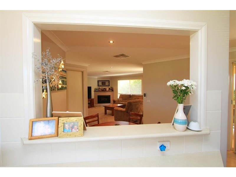 6 Almurta Ct, Springdale Heights NSW 2641