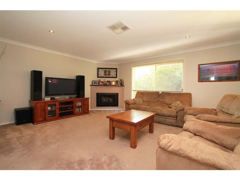 6 Almurta Ct, Springdale Heights NSW 2641