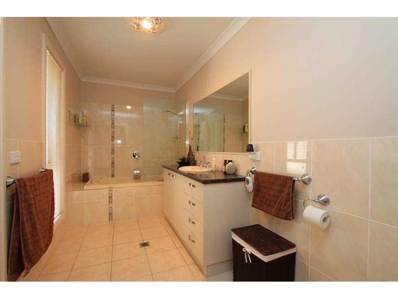 6 Almurta Ct, Springdale Heights NSW 2641